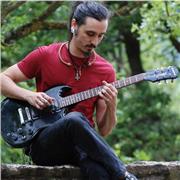 Músico da clases de guitarra a todas las edades en Lleida