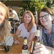 Profesora de francésce inglés imparte clases a niños y jóvenes