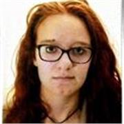 Studentessa di ingegneria impartisce lezioni di matematica, fisica e chimica