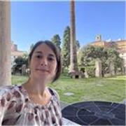 Sono laureata in lingue e letterature straniere (inglese e francese), posso aiutarti ad imparare l'italiano, la mia lingua madre