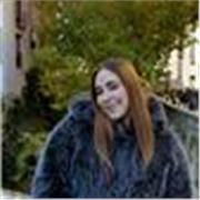 Profesora graduada en Filología Hispánica y con dos máster de formación relacionados con la educación y la enseñanza de idiomas.