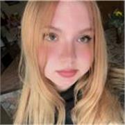 Estudiante universitaria responsable y cercana. Imparto clases de apoyo escolar para Primaria y ESO, ayudando con deberes, técnica