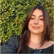 Soy estudiante de bachillerato. En septiembre comenzaré el primer año de filología inglesa y me gustaría dar clases a  primaria.