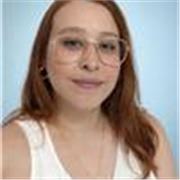 Professora de Educação Especial com experiência em inclusão e desenvolvimento individualizado