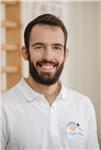 Laureato in medicina, osteopatia e agopuntura