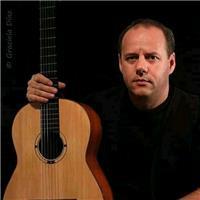 Clases de guitarra y bajo presenciales y online más tutoriales