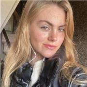 Profesora que imparte clases nivel medio ingles, euskera y matematicas en euskera