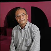 Profesor con amplia experiencia profesional y docente, con más de 30 años de experiencia de ejercicio profesional