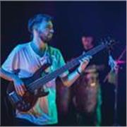 Clases de Bajo Eléctrico. Músico profesional, mas de 6 años de experiencia en diversos escenarios y estilos musicales. Carrera profesional como intérprete instrumental finalizada