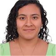 Profesora de biologia imparte clases a personas de todas las edades