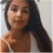 Profesora de español brinda clases a personas de cualquier edad