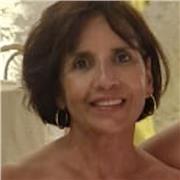 Profesora universitaria de Administración de Empresas y Finanzas, con experiencia en proyectos y gestión, ofrece clases online per