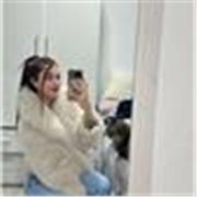 Chica joven con buenas notas imparte clases de matemáticas para apoyo a quien lo necesite 