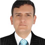 Soy abogado graduado de la Universidad Nacional, sin embargo tengo experiencia dando clases de matemáticas