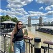 Profesora chilena de Castellano, Literatura y redacción. Licenciada en Lingüística y Literatura Hispánica. 