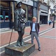 Profesor nativo con mas que 25 años de experiencia dando clases a todos los niveles y todos los edades.