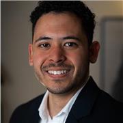 Professeur d'Espagnol. Natif. Trilingue (espagnol, français, anglais). Nombreuses années d'expérience pédagogique.