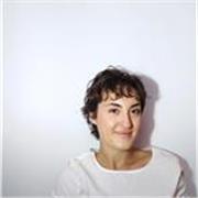 Insegnante di yoga – ballerina professionista con esperienza nell’insegnamento, offre lezioni online e a domicilio.