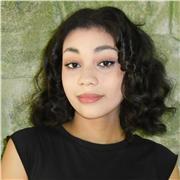 Soy una chica joven que adora los niños y las niñas muy dinámica y con alto nivel de inglés tanto hablado, escuchado como escrito.