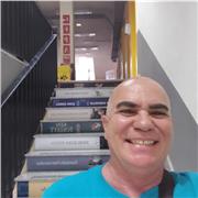 Doctor en Filosofía, profesor de disciplinas filosóficas, tutor de trabajos de conclusión de grado y posgrado