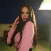 Soy una profesora de inglés. Estudié filología francesa con inglés. Esto me da la capacidad de enseñar inglés a adolescentes y niños. Tengo 6 años de experiencia dando clases particulares. La mayor parte las clases que doy serían en inglés intentando hace