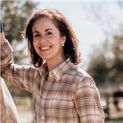 Me defino como una persona ecléctica y con curiosidad que siempre está aprendiendo y buscando comprender qué nos hace crecer.