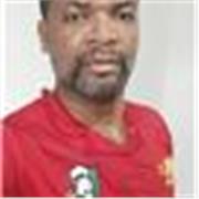 Coach sportif donne cours particuliers dans le domaine du sport