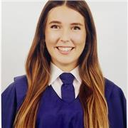 Chica de 18 años, con excelencia académica en bachillerato sanitario. Me encantan las ciencias y enseñarsela a los niños.