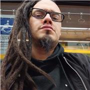 Profesor de narrativa audiovisual dicta clases para niños jóvenes de todas las edades