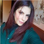 Laureata in Lingue e letterature moderne europee e americane impartisce lezioni di inglese e materie letterarie