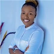 Professeur particulier donne cours d’Anglais aux étudiants pour améliorer leur compréhension et pour communiquer mieux en Anglais