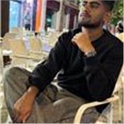 Profesora de inglés comprometida, con comunicación cercana y métodos dinámicos, dirigida a niños y jóvenes.