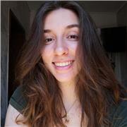 Studentessa laureanda nella triennale in lingue straniere impartisce lezioni di lingua inglese