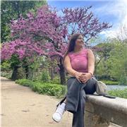 Profesora titulada en psicología, dispuesta a brindar apoyo en temas afines.