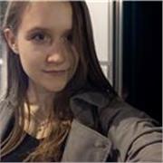 Studentin unterrichtet Englisch in allen Themen
