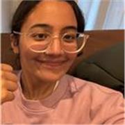 Bilingual English speaker offering private English lessons in an online mode.