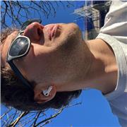 Músico y productor musical especializado en piano bueno enseñando y con mucha paciencia.