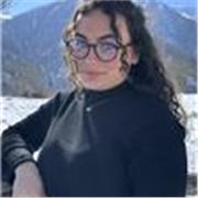 Profesora de inglés apta para todas las edades. Gran entusiasta especialmente por la enseñanza de niños pequeños. 