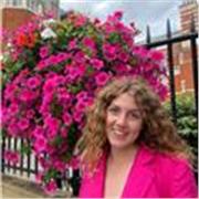 Vuoi aiutare tuo figlio a imparare fluentemente l’inglese conversando? Hai trovato la persona giusta !