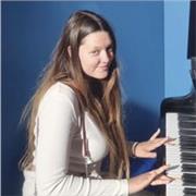 Una estudiante que es nativa francesa y que quiere dar clases a todas las edades