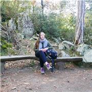 Capaz de adaptar las clases al nivel y capacidades del alumno, también según sus necesidades.