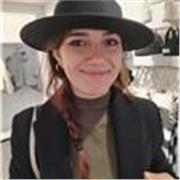 Laureata e Specializzata in Linguistica, Lingua francese e Lingua araba dà ripetizioni a studenti di scuola secondaria (primo e secondo grado) e a studenti universitari