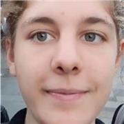 Laureata in lingue impartisce lezioni di inglese, (disponibile anche per francese, spagnolo e tedesco e per materie umanistiche e musicali)