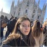 Sono Erica, studentessa al secondo anno di giurisprudenza. Mi piace l’insegnamento, svolgo lezioni di italiano, storia, geografia