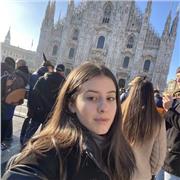 Sono Erica, studentessa al secondo anno di giurisprudenza. Mi piace l’insegnamento, svolgo lezioni di italiano, storia, geografia