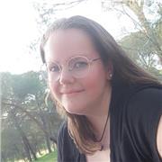 Buenas tardes. Soy una chica alegre e intento que mis alumnos aprendan mientras se divierten. Intento enseñar mediante dinámicas y llevando la teoría a campos de la vida real, donde el niño pueda verle utilidad a lo que está aprendiendo. Pues pienso que m