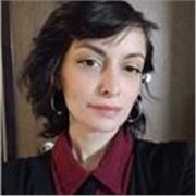 Ciao! Sono Elisa: accompagno i bimbi nello studio con semplicità, calma e sorriso.