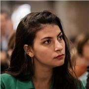 Sono una studentessa di infermieristica presso l'università statale di Milano. 
Sono nata e cresciuta in Francia fino all'età di 19 anni. 
Da due anni offro ripetizioni a studenti del liceo e delle scuole medie. 
Ho insegnato il francese alle scuole medie