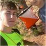 Estoy en un grado de deporte (TECO) y tengo 3 años de experiencia en el tema fitness.