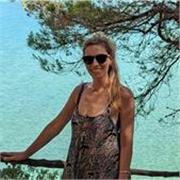 Professional native spanish speaker with a certificate as a ELE teacher with 5 years of experience teaching online. Currently I li